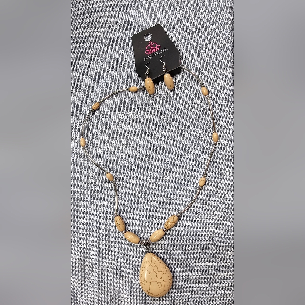 NEW PAPARAZZI Earring and Necklace Combo